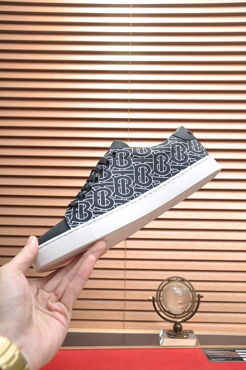 Burberry Black Pattern Low-Top Sneakers