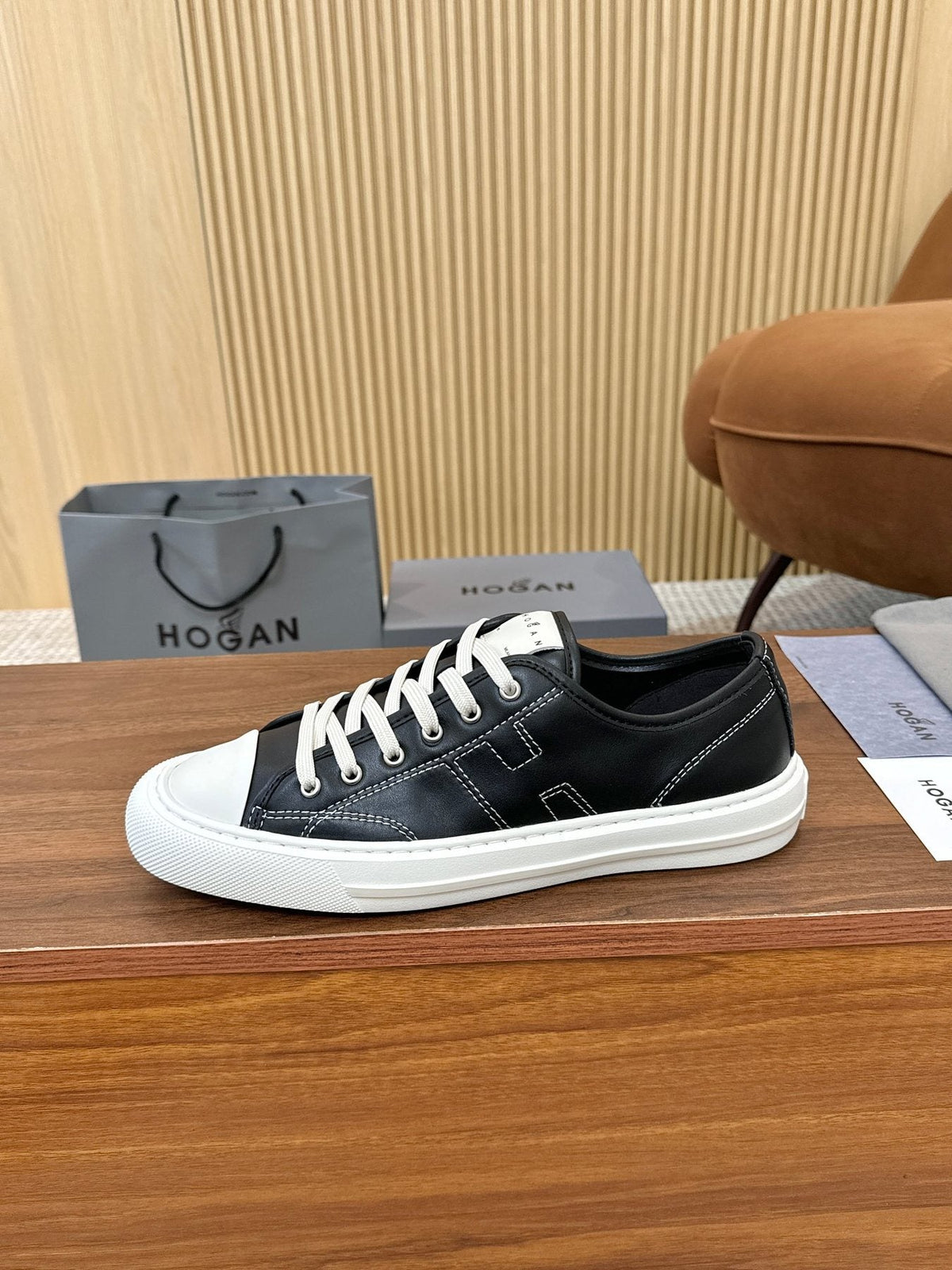 Hogan H691 Low-Top Sneakers
